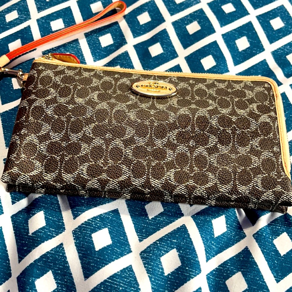 Used twice double zip coach wallet wristlet
